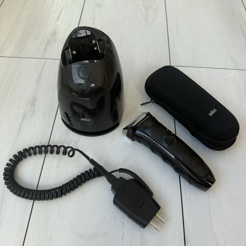 Braun Series 5 550cc-4 Electric Shaver/Charger/Cleaning Dock & Case Needs Blades